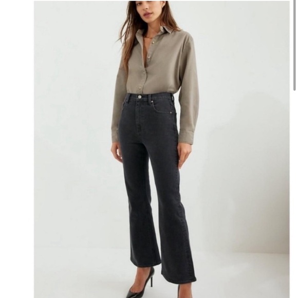 Aritzia Denim - Aritzia Denim Forum The Twiggy High Rise Flare Jean Washed Black size 29